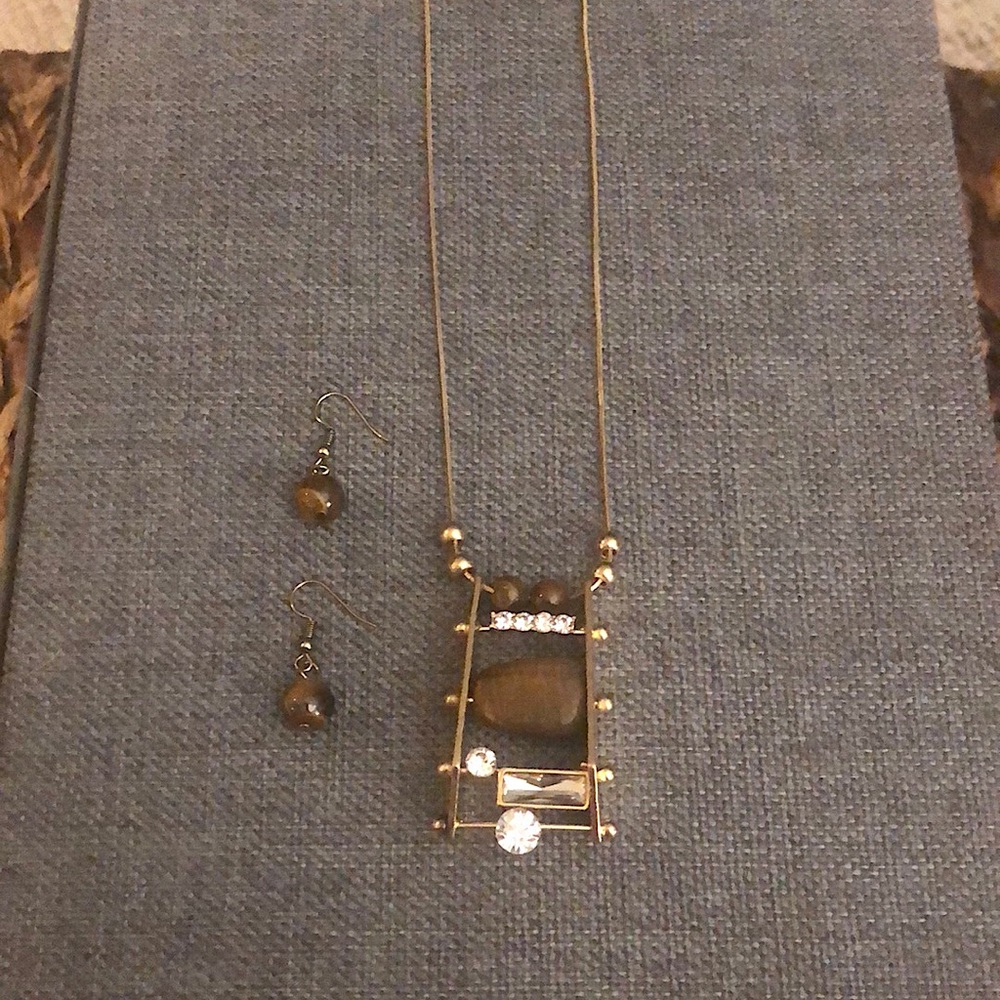 Brand New Boutique Necklace set -